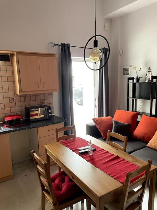 Comfy Apartment With Low Ceiling Attic Афины Экстерьер фото