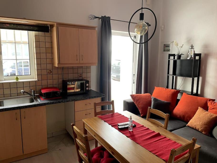 Comfy Apartment With Low Ceiling Attic Афины Экстерьер фото